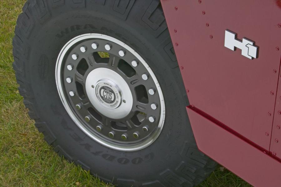 Колеса Hummer H1 Wagon 1992 года  (фото 24 из 33)